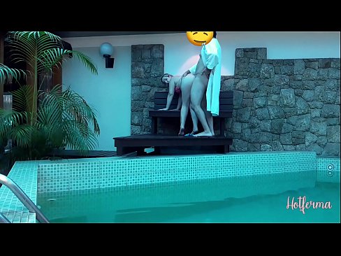 ❤️ Boss neskamea igerilekura gonbidatzen du, baina ezin izan dio beroari eutsi ❤️❌ Sexu bideoa gurean eu.high-pass.ru ☑